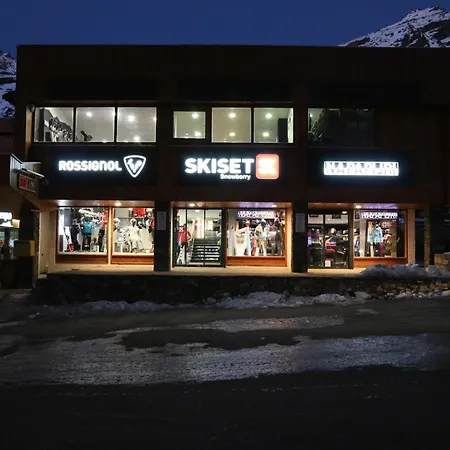 Trois Vallees - - Agreable 4 Personnes Expose Est Proche Commerce Mae-1014